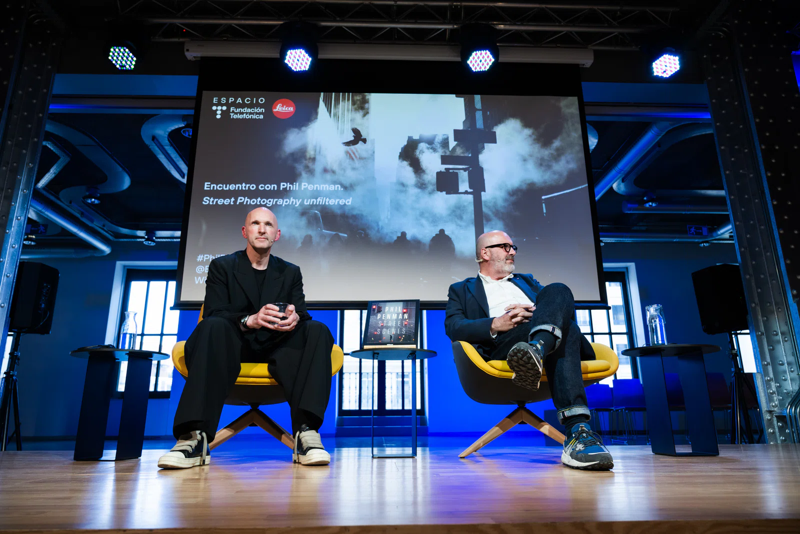 Un momento del encuentro con el fotógrafo británico afincado en Nueva York Phil Penman, una de las figuras más relevantes de la fotografía de calle contemporánea.