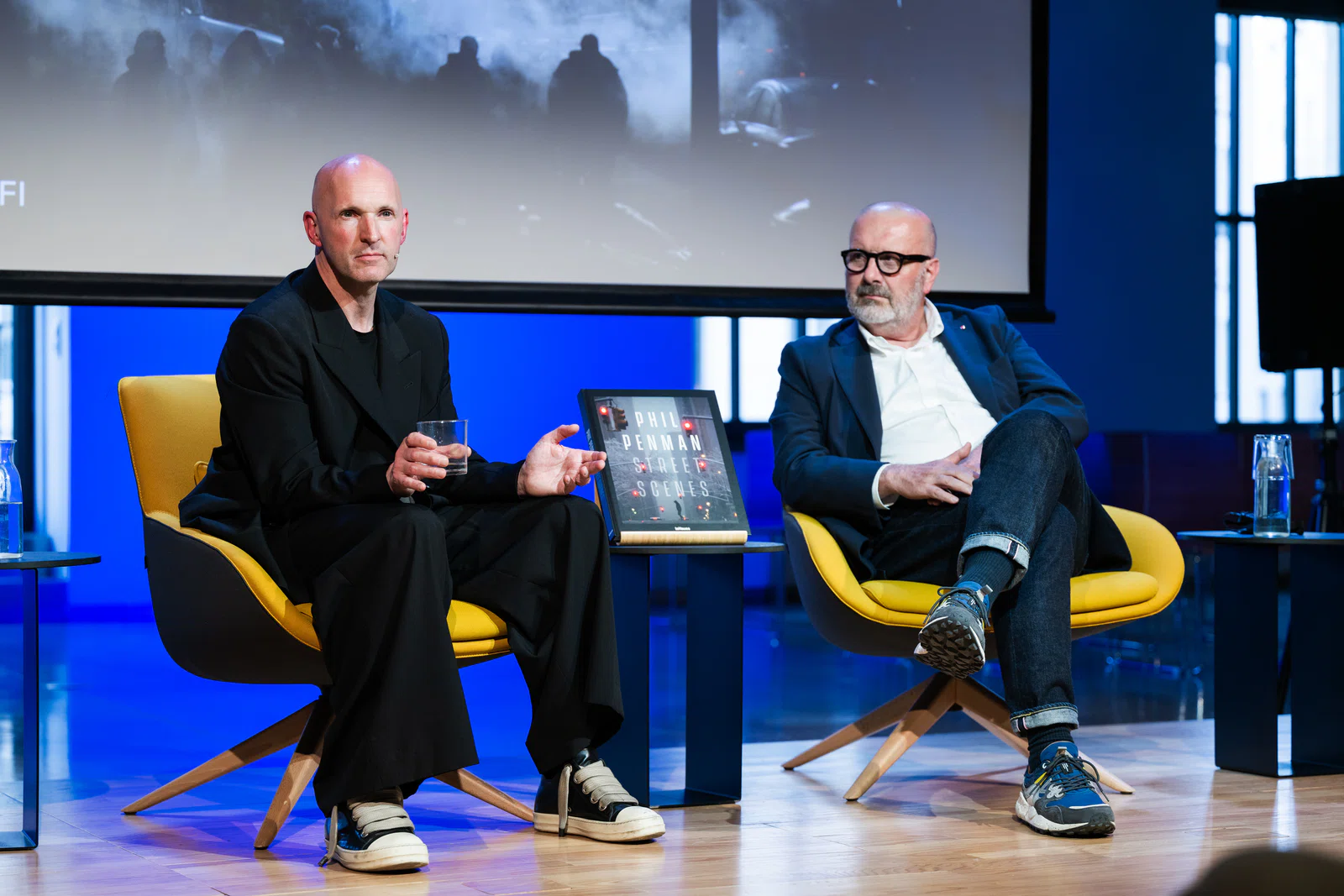 Un momento del encuentro con el fotógrafo británico afincado en Nueva York Phil Penman, una de las figuras más relevantes de la fotografía de calle contemporánea.