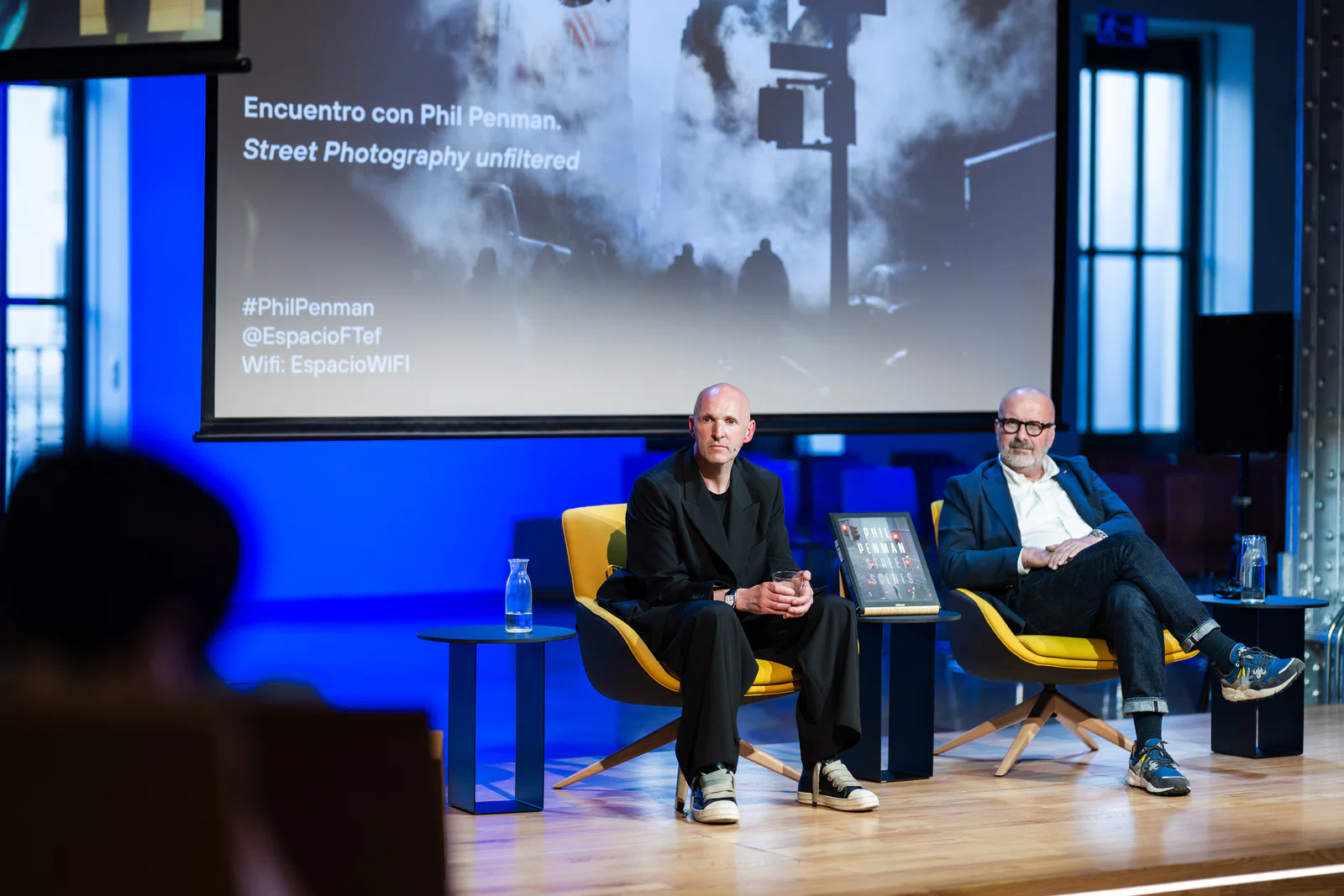 Un momento del encuentro con el fotógrafo británico afincado en Nueva York Phil Penman, una de las figuras más relevantes de la fotografía de calle contemporánea.