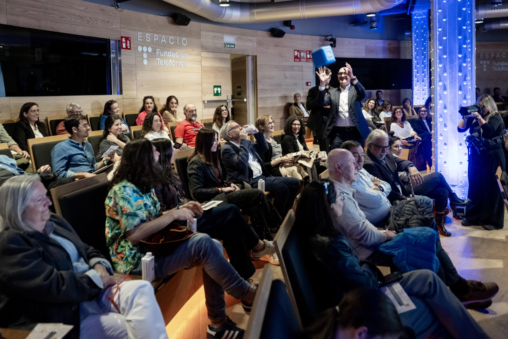 Un momento durante el encuentro con Xavier Marcet. '100 aforismos sobre liderazgo y management humanista'.