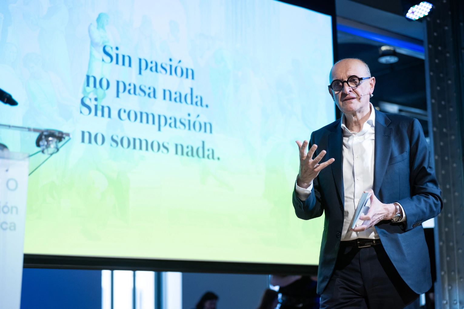 Un momento durante el encuentro con Xavier Marcet. '100 aforismos sobre liderazgo y management humanista'.