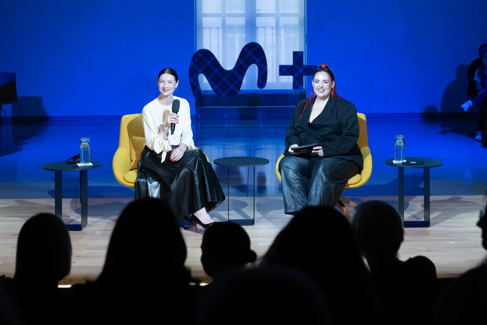 Un momento de la conversación entre Caitríona Balfe y Andrea Compton para celebrar el final Outlander