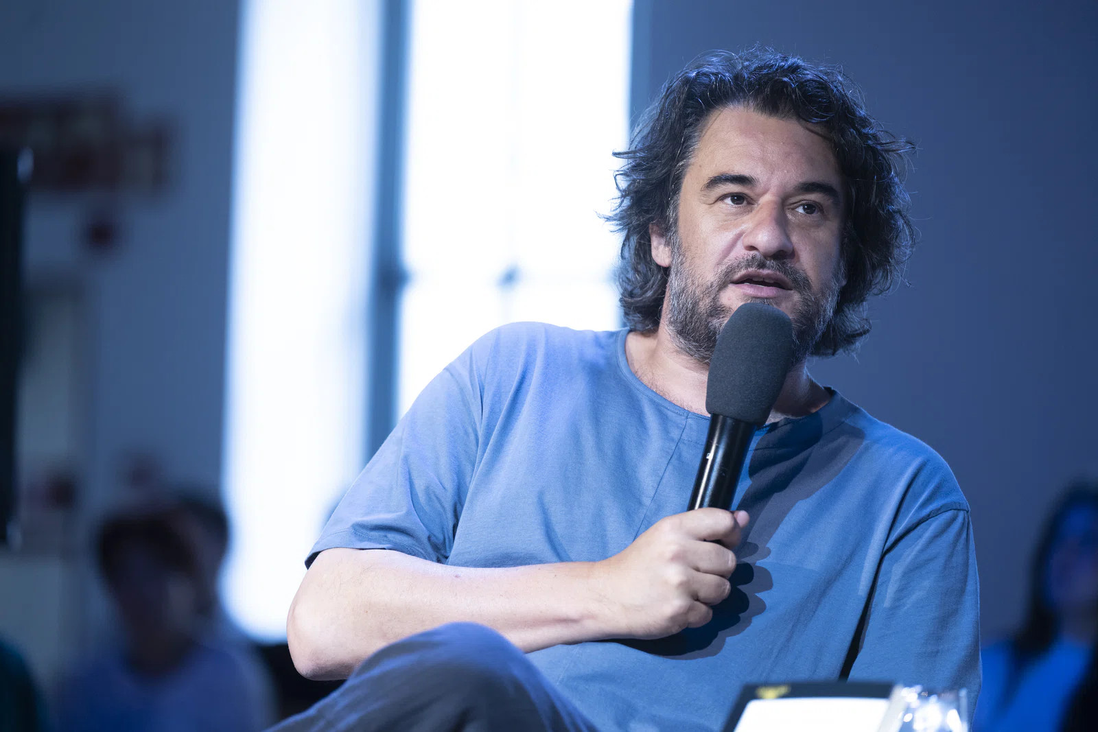 Manuel Jabois ha estado acompañado por la escritora Bárbara Arena, en un encuentro literario para descubrir las claves de su última novela, titulada La víspera