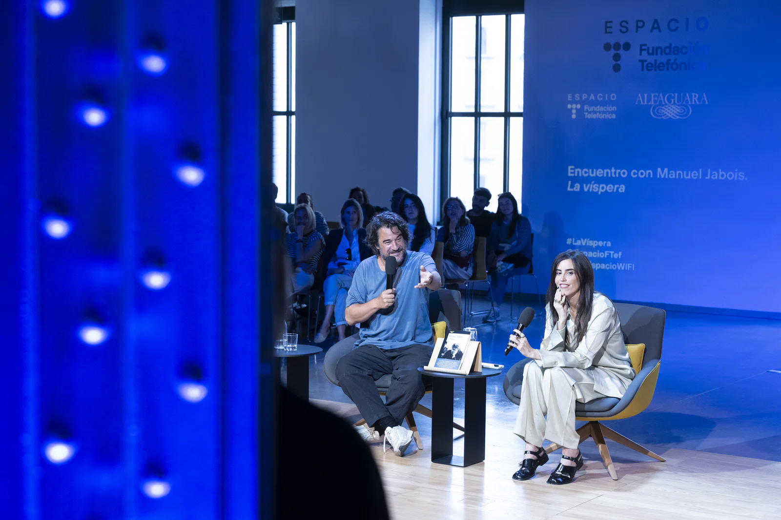 Manuel Jabois ha estado acompañado por la escritora Bárbara Arena, en un encuentro literario para descubrir las claves de su última novela, titulada La víspera