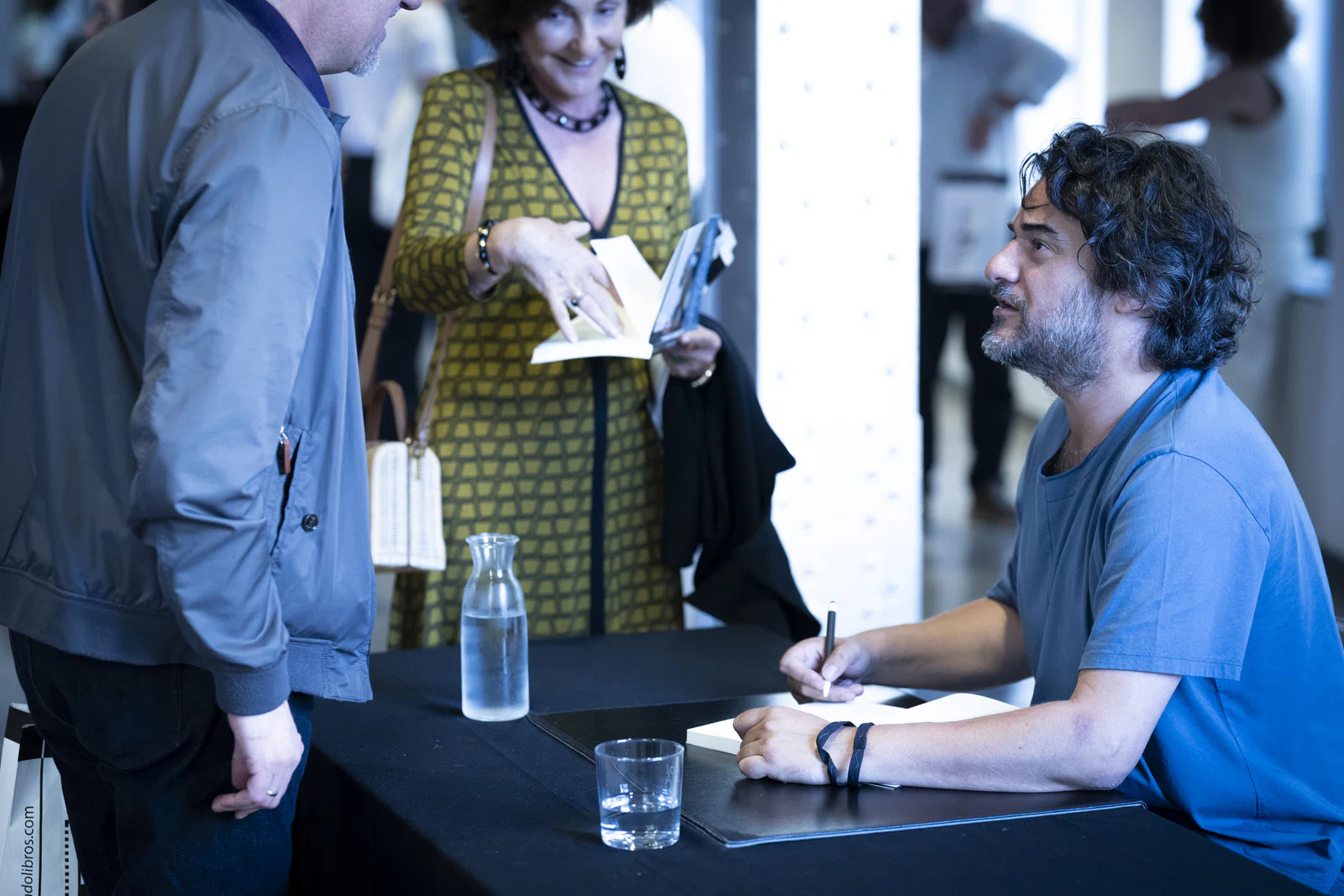 Manuel Jabois ha estado acompañado por la escritora Bárbara Arena, en un encuentro literario para descubrir las claves de su última novela, titulada La víspera