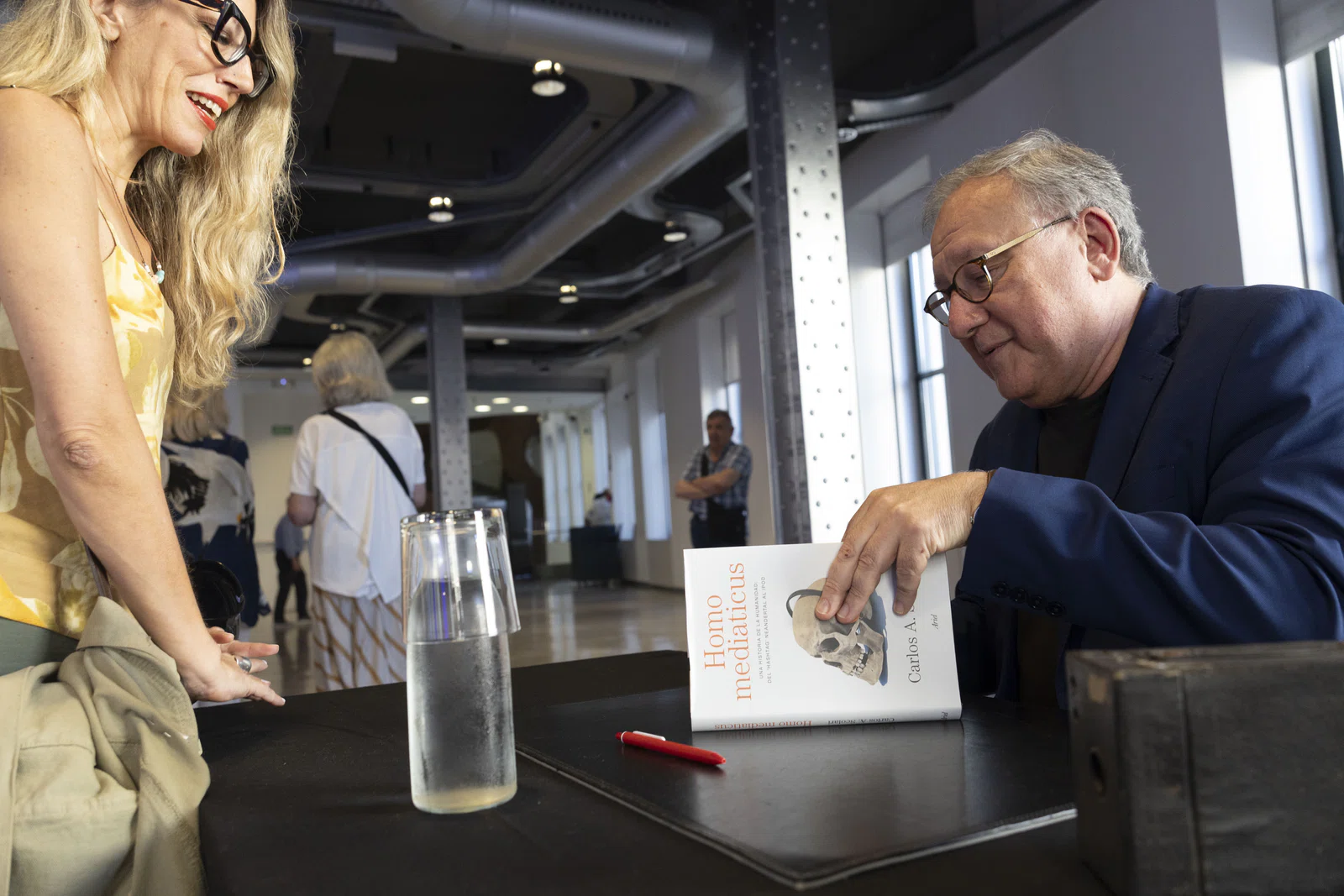 La imagen muestra un momento del Encuentro con Carlos A. Scolari. Homo mediaticus