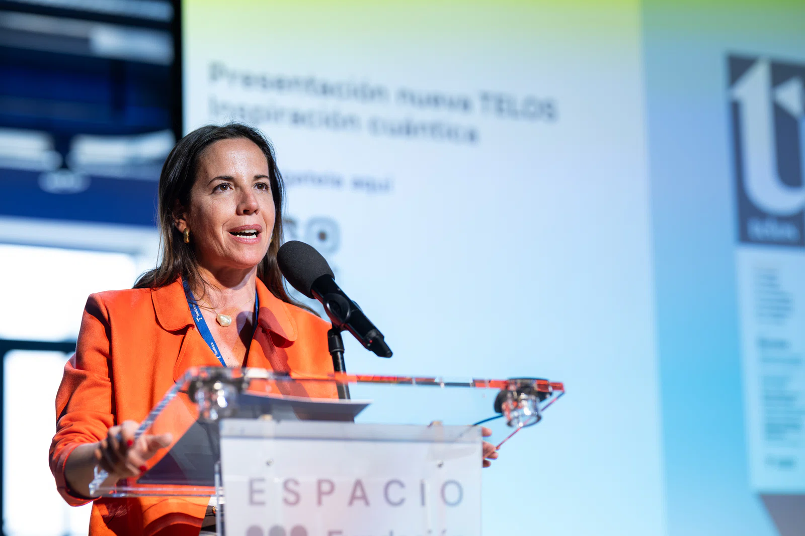 Isabel Salazar en un momento de la presentación de la revista TELOS 129