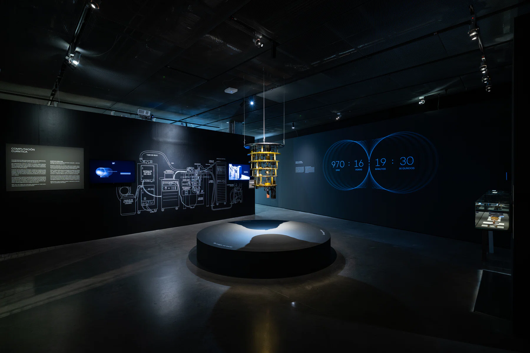 Foto de sala de la exposición Revolución Cuántica en Espacio Fundación Telefónica