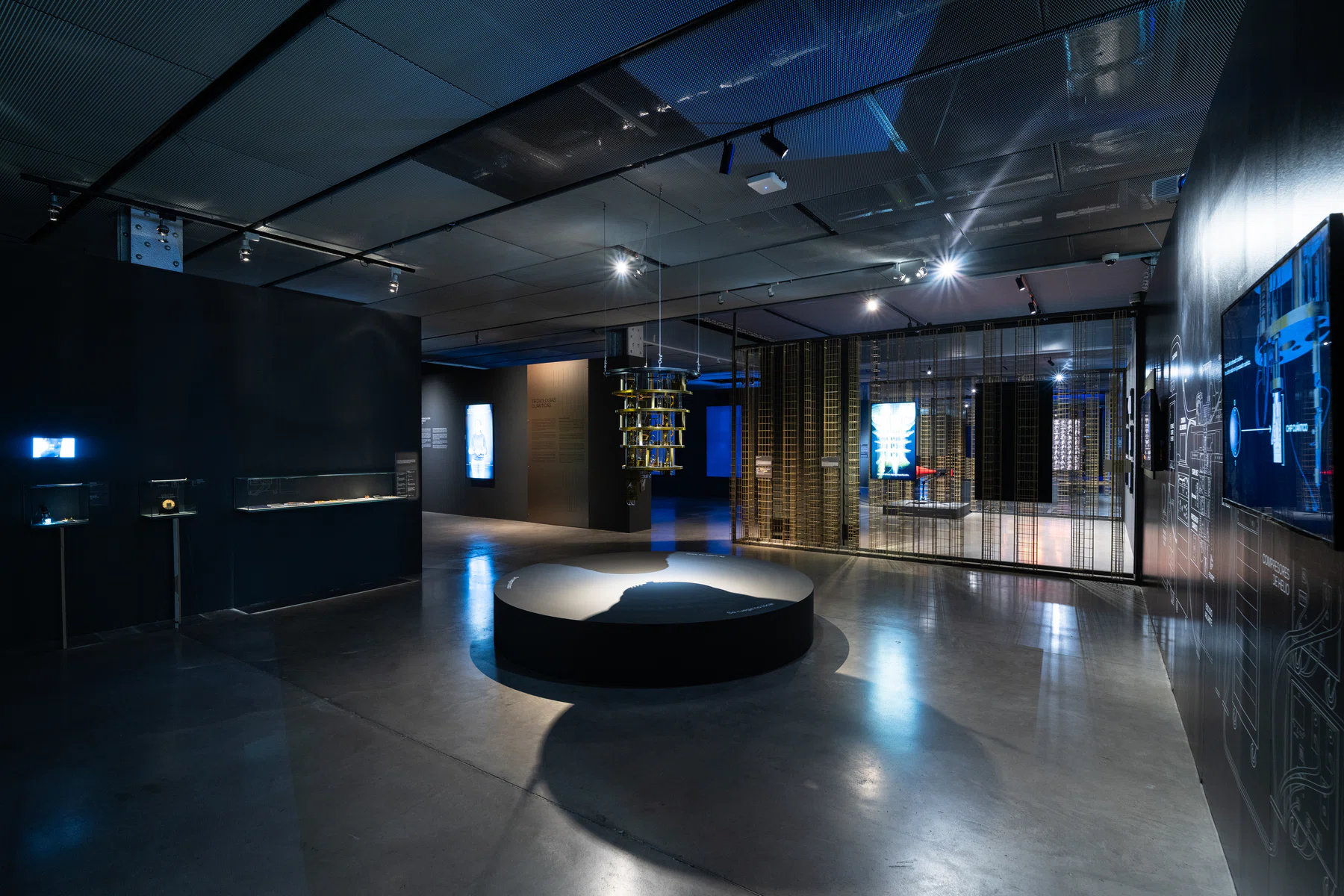 Foto de sala de la exposición Revolución Cuántica en Espacio Fundación Telefónica