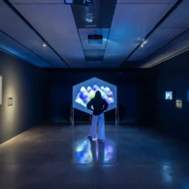 Foto de sala de la exposición Revolución Cuántica en Espacio Fundación Telefónica