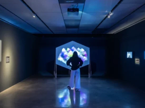 Foto de sala de la exposición Revolución Cuántica en Espacio Fundación Telefónica