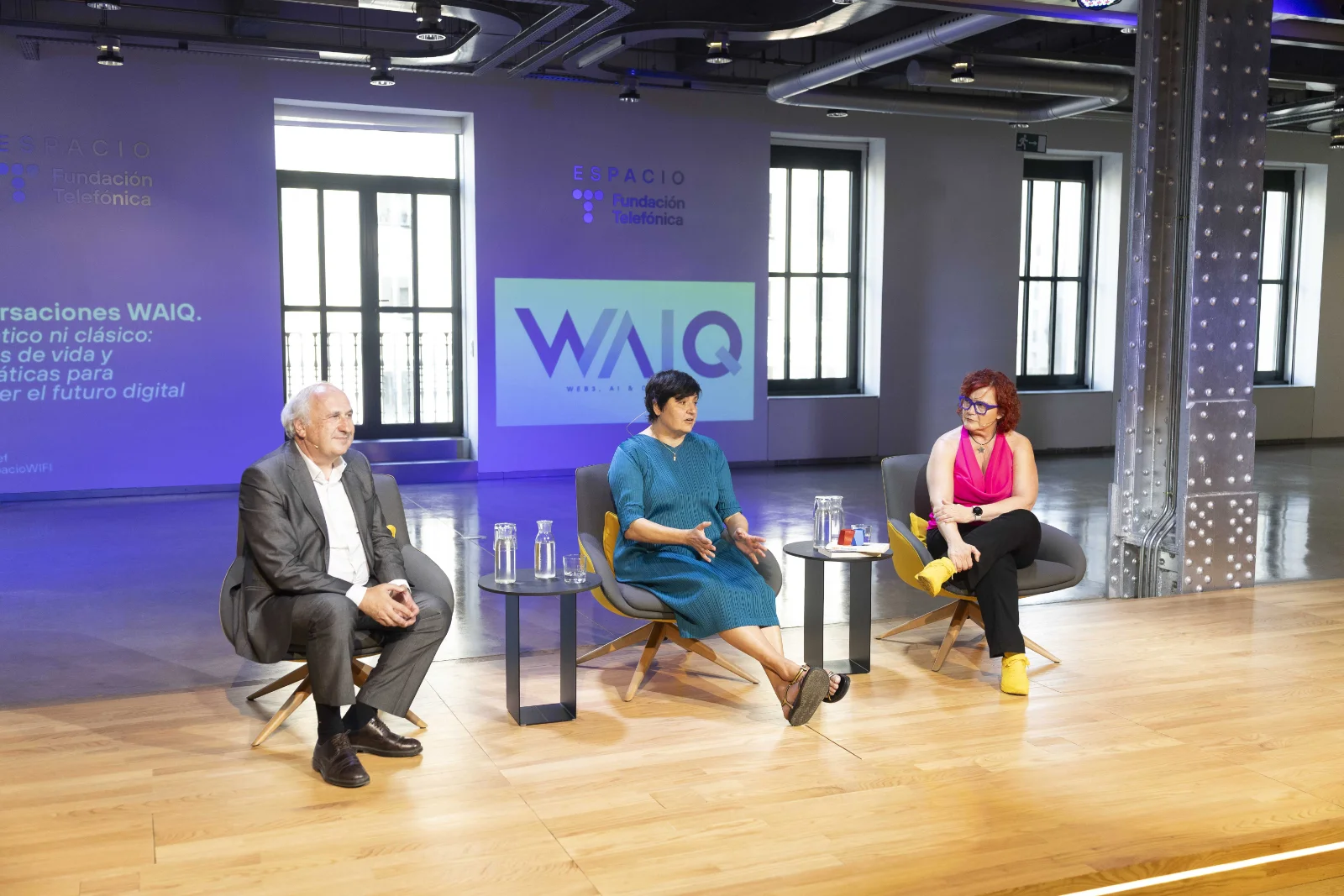 Un momento durante el encuentro 'Conversaciones WAIQ' con Luis Ignacio Vicente, Sonia Contera y Clara Grima