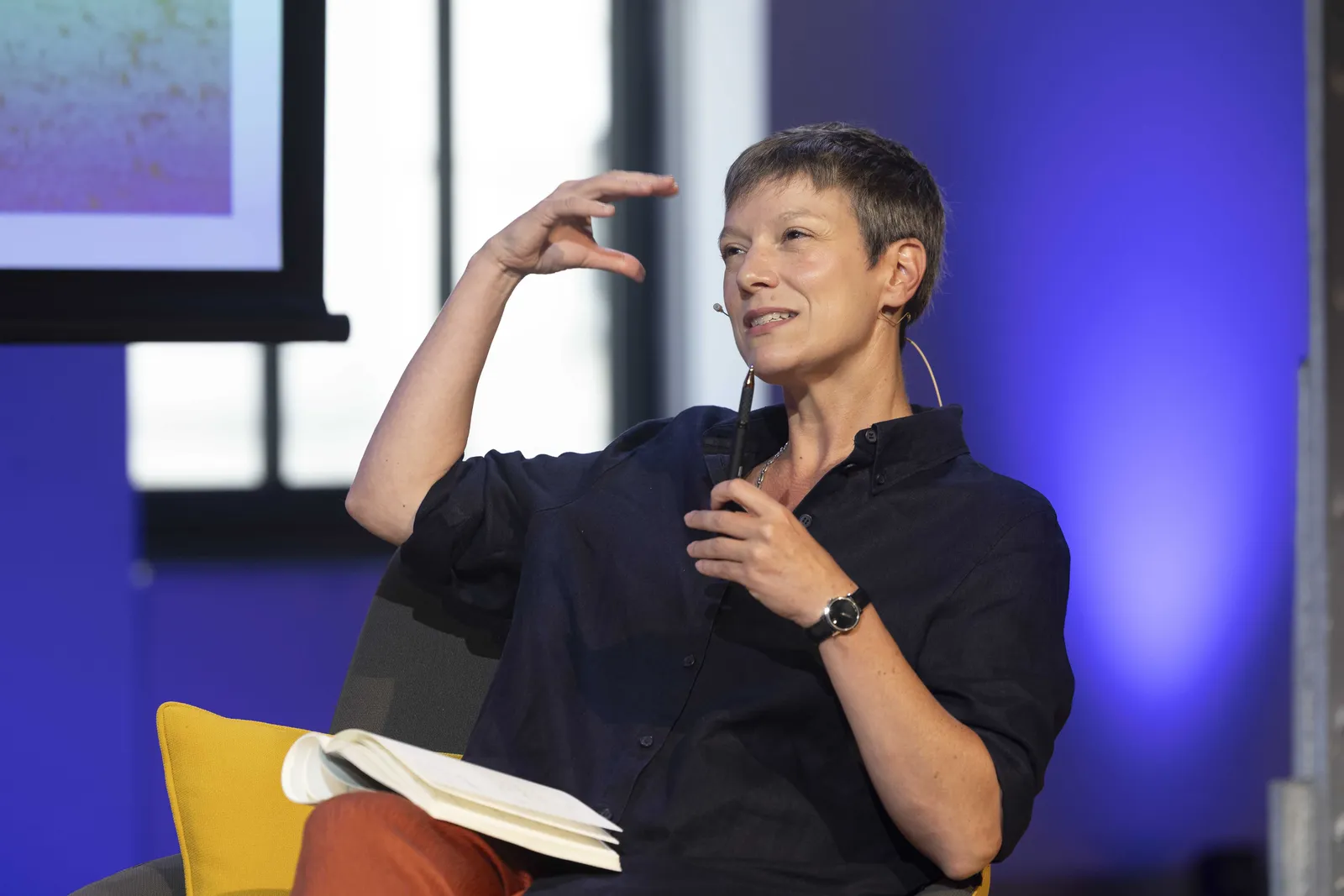 Un momento de la última sesión de PHotoESPAÑA en Espacio Fundación Telefónica con la participación de las artistas y fotógrafas, Tanit Plana y Paula Artés. El evento ha estado moderado por Maria Santoyo, directora de PHotoESPAÑA.