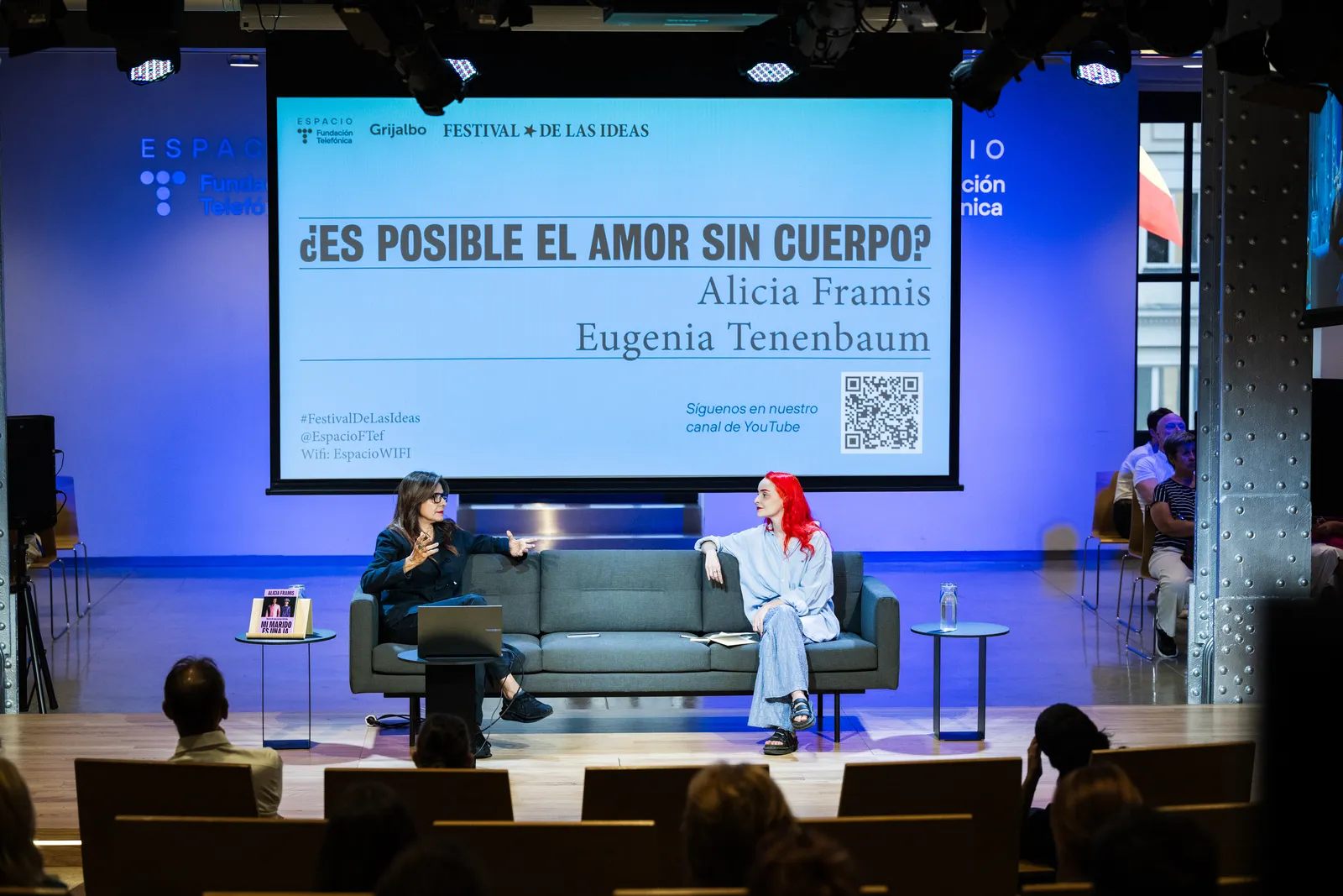 Un momento del encuentro entre Alice Framis Eugenia Tenenbaum. ¿Es posible el amor sin cuerpo?