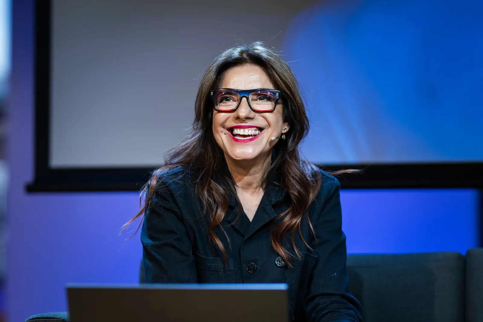 Un momento del encuentro entre Alice Framis Eugenia Tenenbaum. ¿Es posible el amor sin cuerpo?