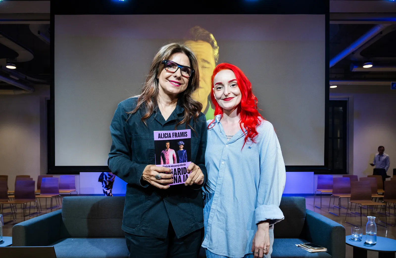 Un momento del encuentro entre Alice Framis Eugenia Tenenbaum. ¿Es posible el amor sin cuerpo?