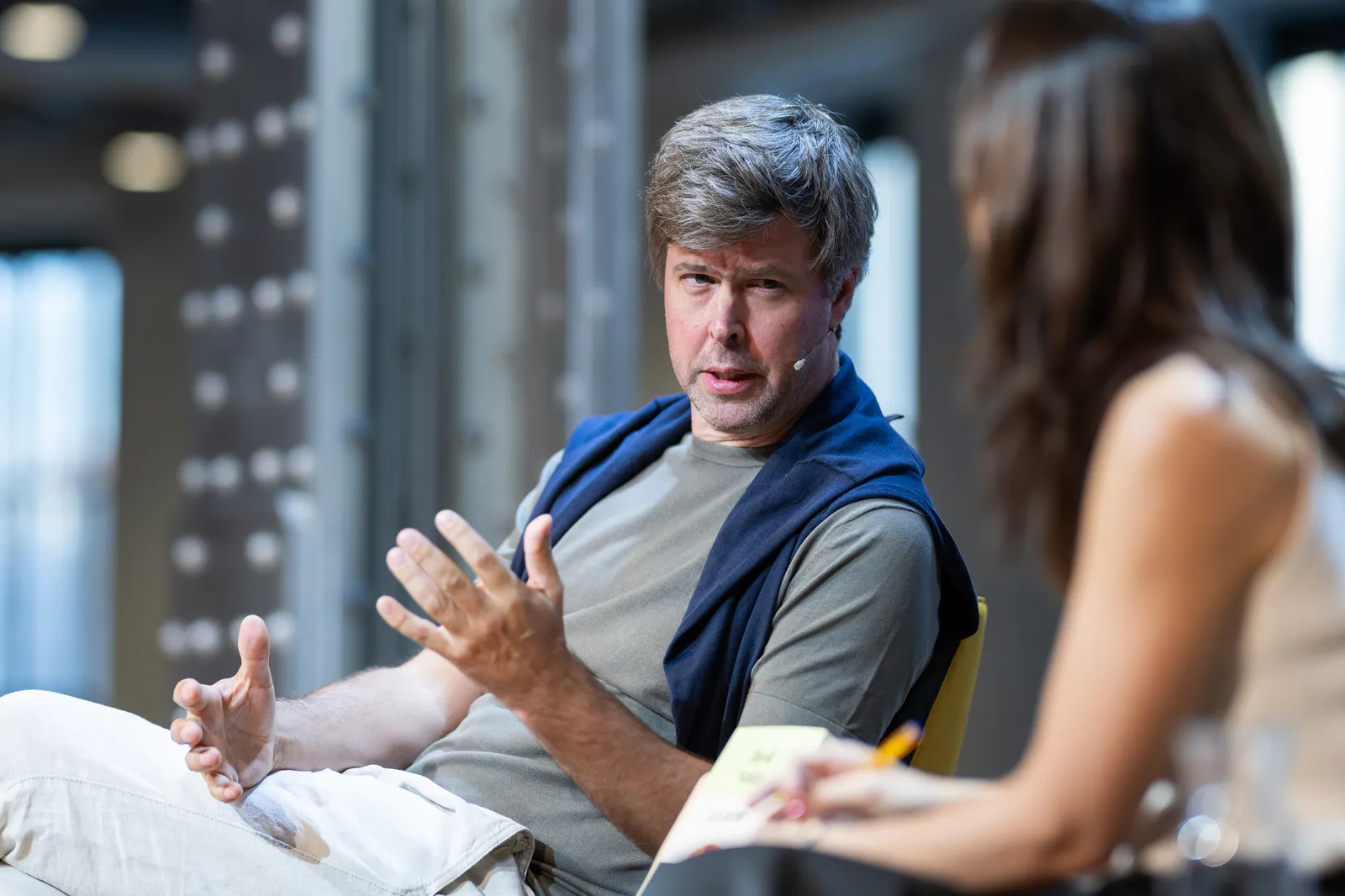 Un momento de la presentación de 'La carne', de David Szalay, quien estuvo acompañado de Marta Jiménez Serrano