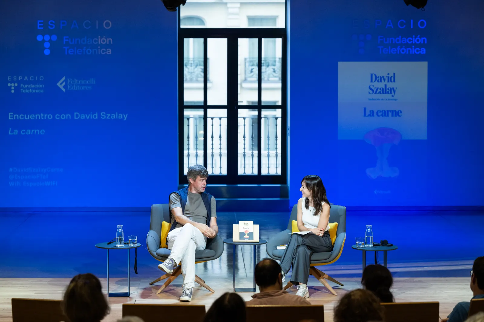 Un momento de la presentación de 'La carne', de David Szalay, quien estuvo acompañado de Marta Jiménez Serrano