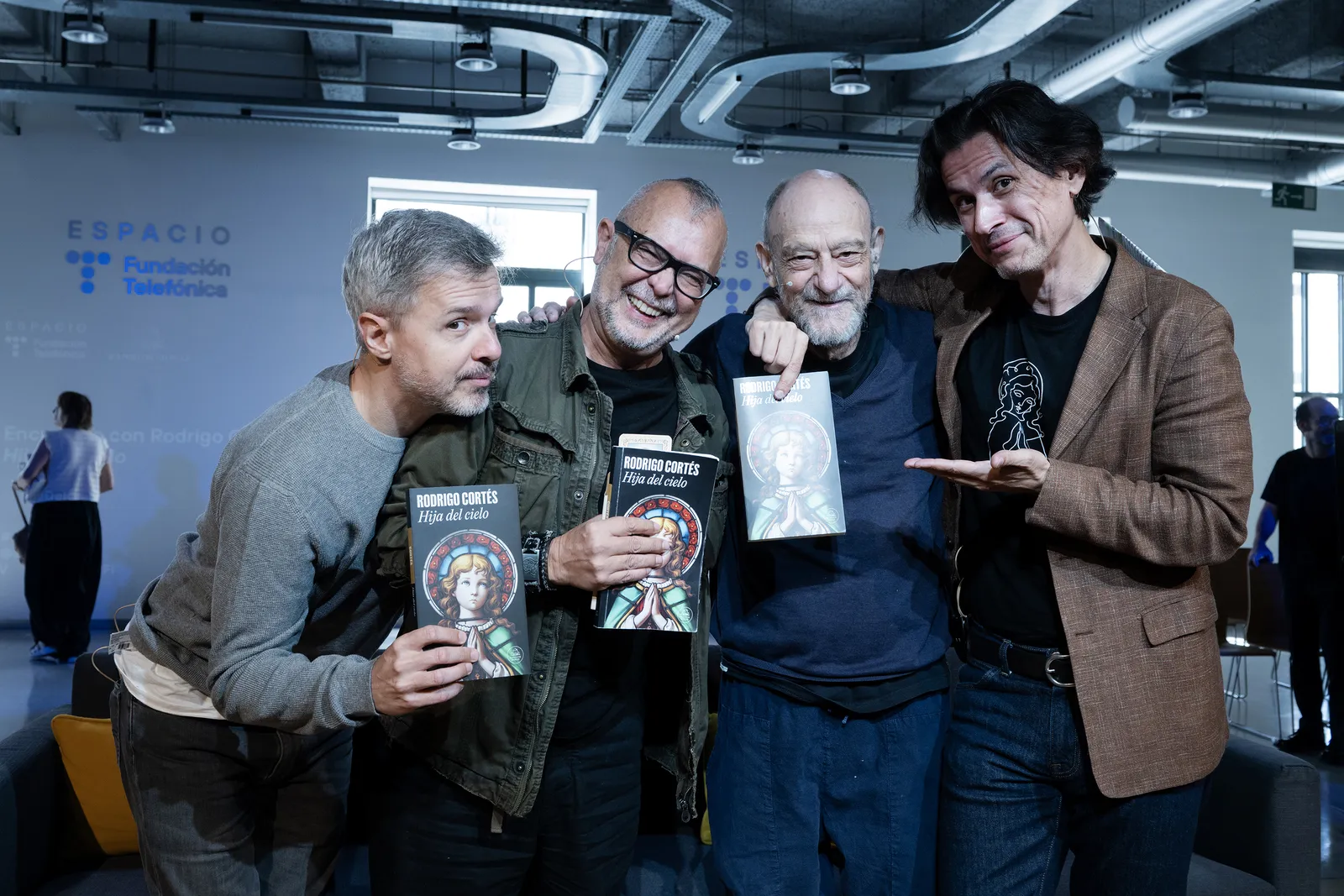 Hemos recibido en nuestro auditorio al escritor y director de cine Rodrigo Cortés, que ha compartido con nosotros las claves de su último libro Hija del cielo.