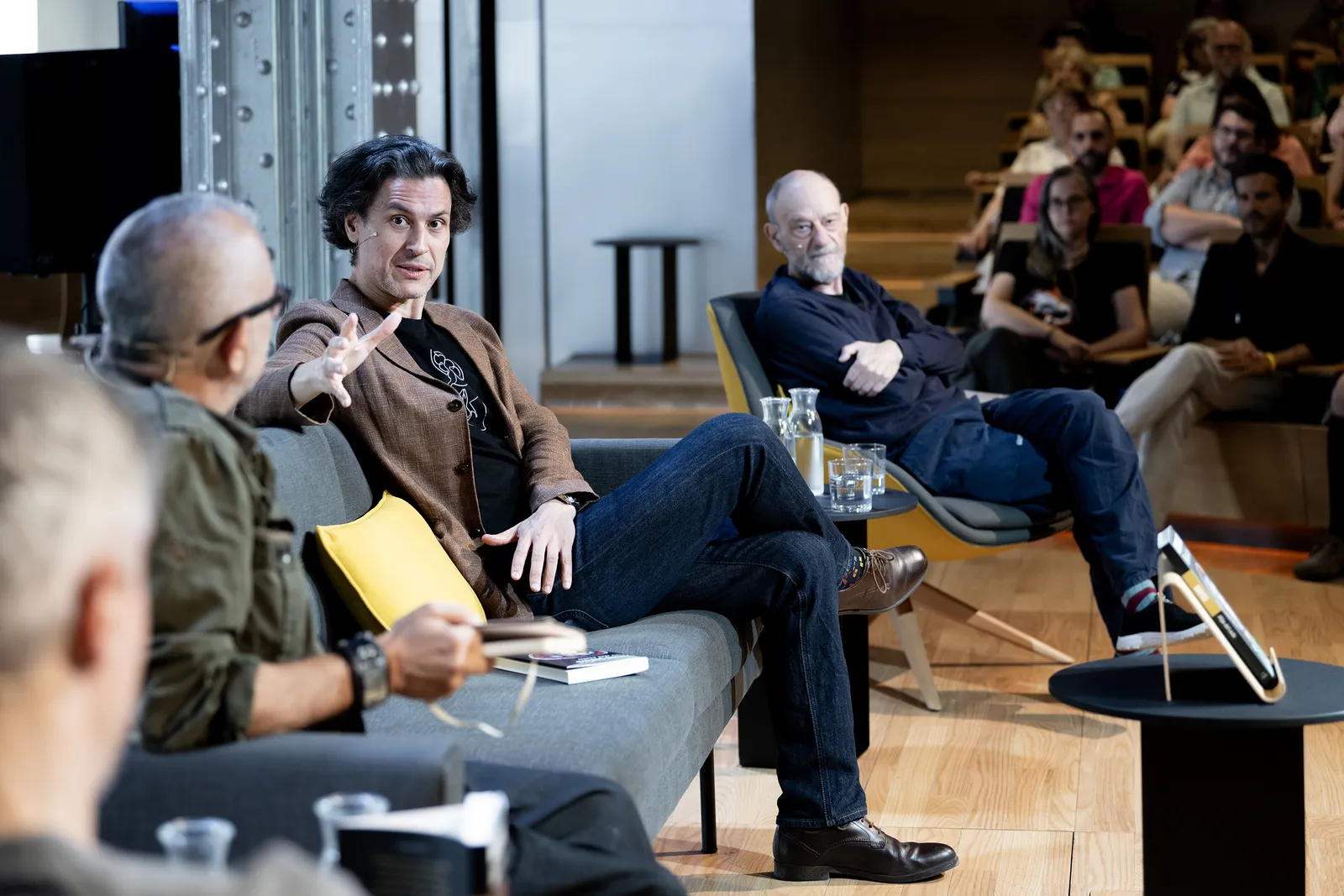 Hemos recibido en nuestro auditorio al escritor y director de cine Rodrigo Cortés, que ha compartido con nosotros las claves de su último libro Hija del cielo.