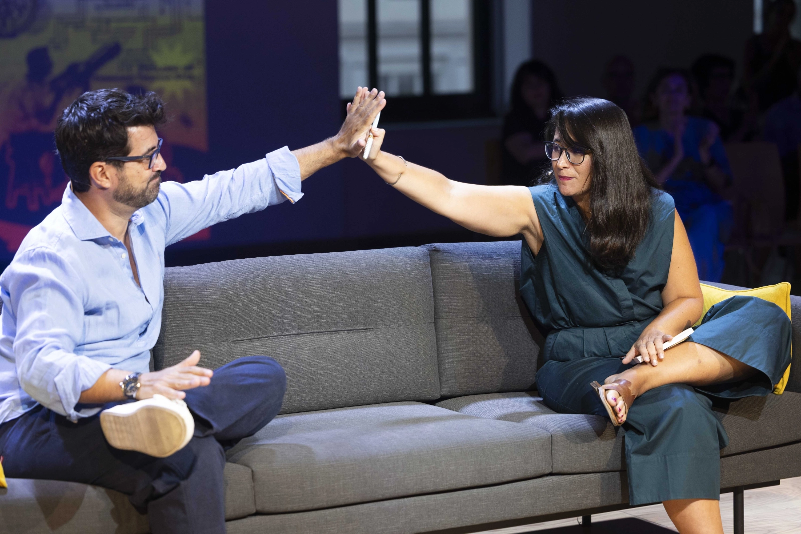 Un momento del encuentro con César y Montse Poyatos 'Inteligencia artificial y educación: un viaje apasionante'