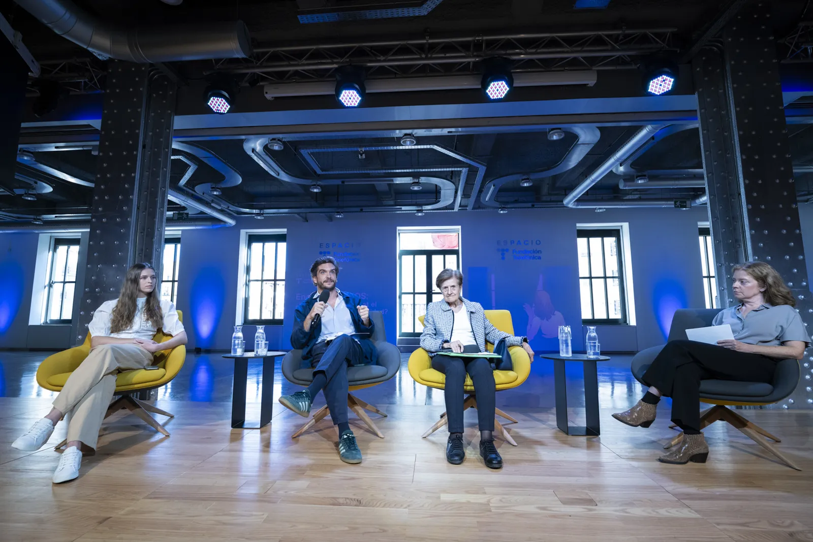 Un momento de la charla intergeneracional juntará a Adela Cortina, catedrática de Ética y Filosofía Política en la Universidad de Valencia, Santiago Liniers, subdirector General de Aspen Institute España y Mariia Chizhikova, ingeniera de modelos de lenguaje en SIDN Digital Thinking. El encuentro estará moderado por Eva Catalán, periodista, filóloga y editora de la sección de Educación en The Conversation.